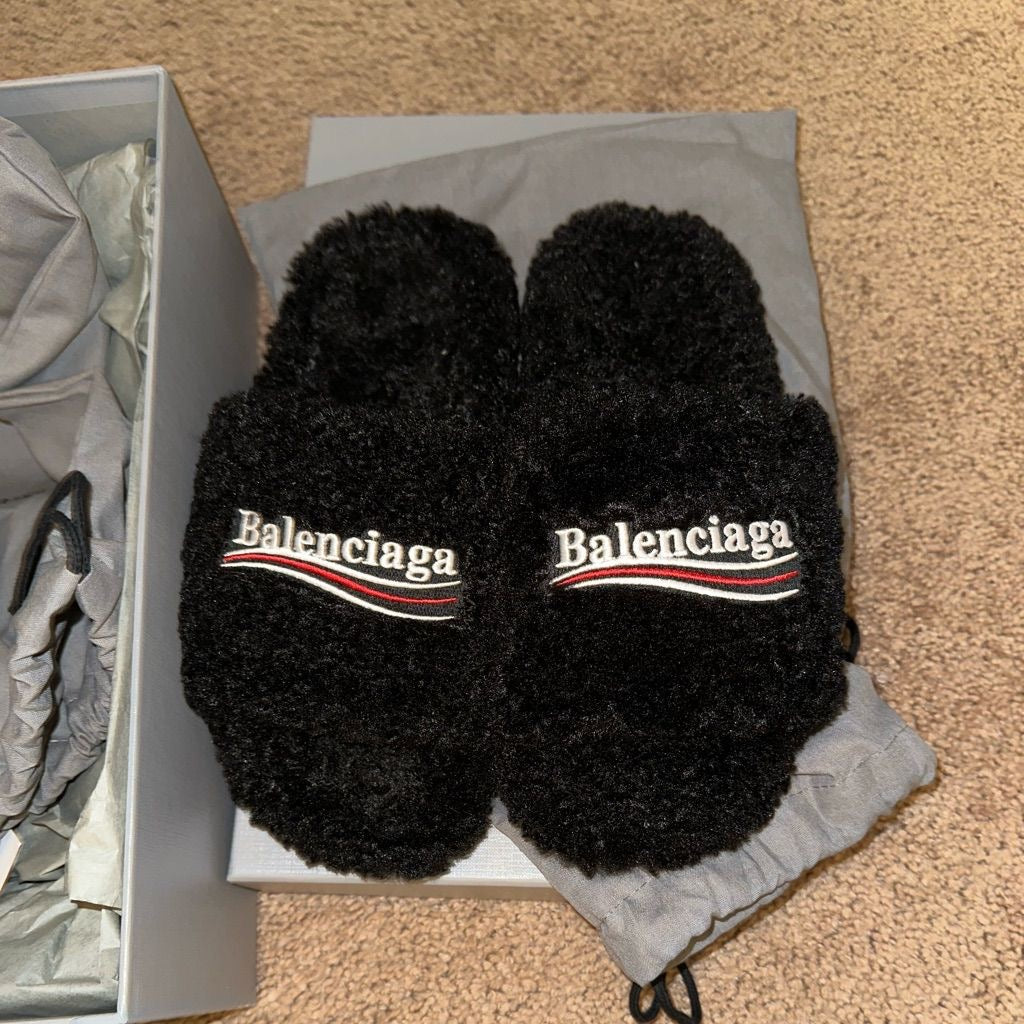 Balenciaga slides￼